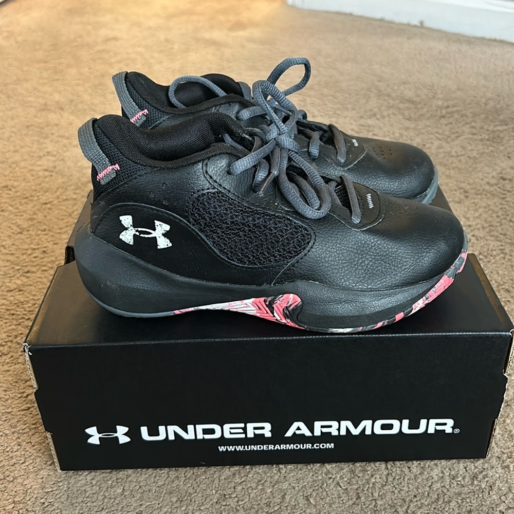 Under Armour Girls Basketball Shoes